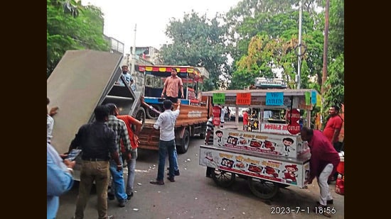 MC teams conducting an anti-encroachment drive in Jawahar Nagar Camp area . (HT PHOTO)