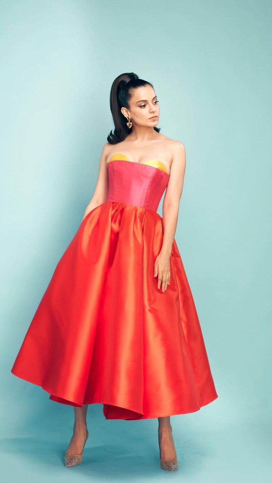 kangana_ranaut_strapless_midi_dress