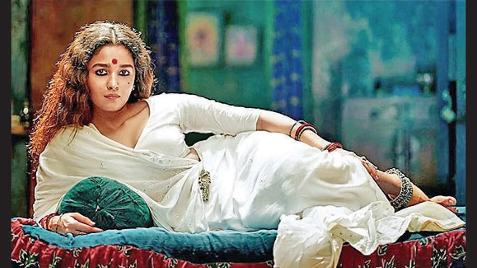 Gangubai (Alia Bhatt) favours cotton in the 2022 film, wearing it Gujarati style.