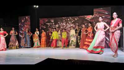 A glimpse of the fashion show organised during the Agra Youth Festival on Saturday (HT Photo) A glimpse of the fashion show organised during the Agra Youth Festival on Saturday (HT Photo)