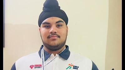 A student of Chitkara School, Paramveer had won two gold medals in junior and sub-junior categories in the National Weightlifting Championship and made four new records. (HT Photo)