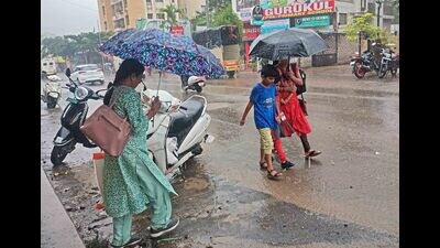 Shivajinagar recorded 7mm rainfall till 8.30 pm on Sunday, while Pashan received 8.5 rain. (RAVINDRA JOSHI/ HT PHOTO) Shivajinagar recorded 7mm rainfall till 8.30 pm on Sunday, while Pashan received 8.5 rain. (RAVINDRA JOSHI/ HT PHOTO)