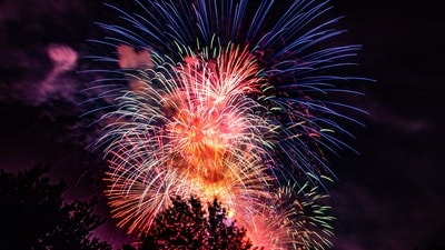 Fireworks: Fireworks displays are a prominent part of Independence Day celebrations. Communities organize fireworks shows, which are often accompanied by music and attended by large crowds. People also purchase their own fireworks and set them off in their backyards, adhering to local regulations and safety guidelines.&nbsp; (Unsplash)