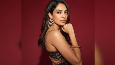 Sobhita Dhulipala accessorised her desi look with big chandbalis matching the hues of her saree. (Instagram/@sobhitad) Sobhita Dhulipala accessorised her desi look with big chandbalis matching the hues of her saree. (Instagram/@sobhitad)