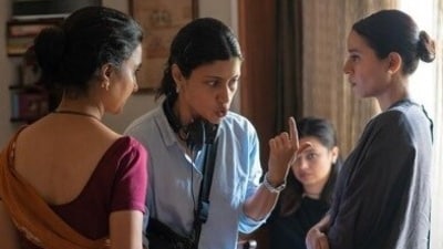 Konkona Sen Sharma directing Amruta Subhash and Tillotama Shome Konkona Sen Sharma directing Amruta Subhash and Tillotama Shome