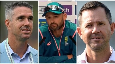 Kevin Pietersen, Nathan Lyon, and Ricky Ponting Kevin Pietersen, Nathan Lyon, and Ricky Ponting