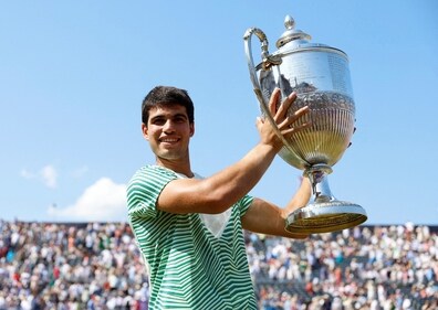 Carlos Alcaraz celebrates with the trophy after winning his final match against Australia's Alex de Minaur (Action Images via Reuters)