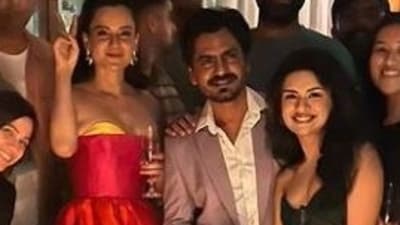 Kangana Ranaut celebrates the success of Tiku Weds Sheru with her team.