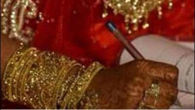 Khap panchayats (caste councils) in Haryana have asked the Bharatiya Janata Party-Jannayak Janta Party government to amend the Hindu Marriage Act for prohibiting same gotra (clan) marriages in the state. (HT File) Khap panchayats (caste councils) in Haryana have asked the Bharatiya Janata Party-Jannayak Janta Party government to amend the Hindu Marriage Act for prohibiting same gotra (clan) marriages in the state. (HT File)