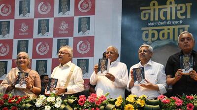 Lalu Prasad releases a book on Nitish Kumar, in Patna on Monday. (Santosh kumar/HT) Lalu Prasad releases a book on Nitish Kumar, in Patna on Monday. (Santosh kumar/HT)