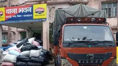 Opium doda kept in plastic bags on the truck weighed as much as 1,835 kg. (HT photo) Opium doda kept in plastic bags on the truck weighed as much as 1,835 kg. (HT photo)