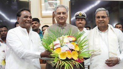 Bengaluru: Karnataka Legislative Council Chairman Basavaraj Horatti and Karnataka Chief Minister Siddaramaiah greet newly elected Karnataka Legislative Council member Tippannappa Kamaknoor on the 1st day of the Karnataka Assembly and Council Session in Bengaluru. (PTI) Bengaluru: Karnataka Legislative Council Chairman Basavaraj Horatti and Karnataka Chief Minister Siddaramaiah greet newly elected Karnataka Legislative Council member Tippannappa Kamaknoor on the 1st day of the Karnataka Assembly and Council Session in Bengaluru. (PTI)
