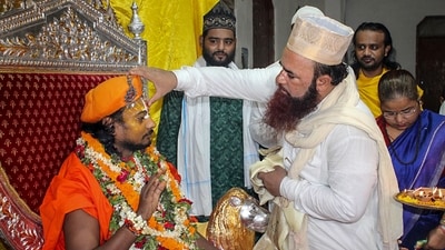 Muslim community people offer salutation to Mahant Balak Das Maharaj, Peethadhishwar of Patalpuri Math on Guru Purnima in Varanasi. (PTI)