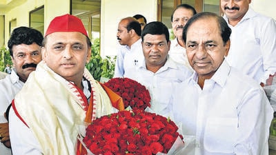 Samajwadi Party supremo Akhilesh Yadav meets Telangana chief minister KCR on Monday. (ANI) Samajwadi Party supremo Akhilesh Yadav meets Telangana chief minister KCR on Monday. (ANI)