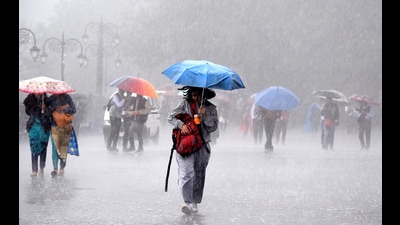Traffic congestion, poor visibility and disruption in electric supply may also occur. (HT file) Traffic congestion, poor visibility and disruption in electric supply may also occur. (HT file)
