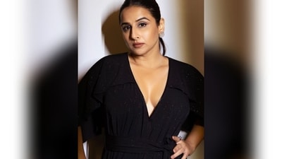 With the assistance of hairstylist Shalaka Bhosle, Vidya elegantly styled her hair into a sleek ponytail. (Instagram/@who_wore_what_when) With the assistance of hairstylist Shalaka Bhosle, Vidya elegantly styled her hair into a sleek ponytail. (Instagram/@who_wore_what_when)