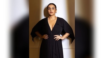In terms of accessories, she kept it minimal and styled her look with diamond statement stud earrings, silver rings adorning her fingers, and a pair of purple tie-up heels. (Instagram/@who_wore_what_when) In terms of accessories, she kept it minimal and styled her look with diamond statement stud earrings, silver rings adorning her fingers, and a pair of purple tie-up heels. (Instagram/@who_wore_what_when)