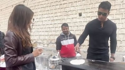 Sonu Sood prepares dosa for Rhea Chakraborty.