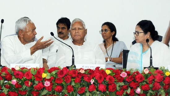Bihar Chief Minister Nitish Kumar, Rashtriya Janata Dal (RJD) chief Lalu Prasad Yadav, West Bengal Chief Minister Mamata Banerjee and other dignitaries during a press briefing. (ANI)