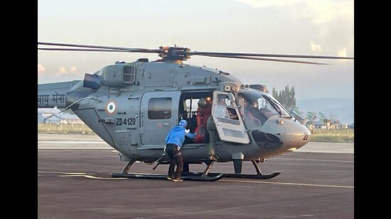 Indian Air Force (IAF) rescues two injured civilian mountaineers from Thajiwas Glacier in Sonamarg on Sunday. (Indian Air Force twitter)