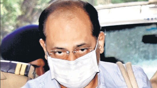 Mumbai, Dec 01 (ANI): Dismissed Mumbai Police officer Sachin Waze arrives to appear before the Chandiwal Commission, in Mumbai on Wednesday. The Commission was formed to probe former Mumbai Police Commissioner Param Bir Singh’s allegations of corruption against former Maharashtra Home Minister Anil Deshmukh. (ANI Photo) (Deepak Salvi)