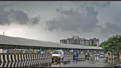 Dark monsoon clouds over Rajiv Chowk in Gurugram on Monday. (Parveen Kumar/HT Photo) Dark monsoon clouds over Rajiv Chowk in Gurugram on Monday. (Parveen Kumar/HT Photo)