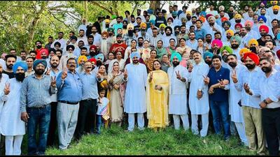 Moga AAP MLA Dr Amandeep Kaur Arora with 41 councillors, who supported the no-confidence motion against Congress mayor Nitika Bhalla, on Tuesday. (HT Photo) Moga AAP MLA Dr Amandeep Kaur Arora with 41 councillors, who supported the no-confidence motion against Congress mayor Nitika Bhalla, on Tuesday. (HT Photo)