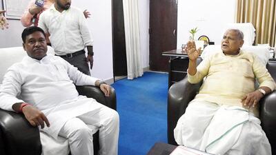 Santosh Suman with father Jitan Ram Manjhi after quitting the Nitish Kumar cabinet last month. (HT file) Santosh Suman with father Jitan Ram Manjhi after quitting the Nitish Kumar cabinet last month. (HT file)