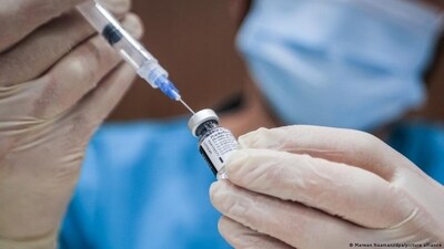 Vaccination (Marwan Naamani/dpa/picture alliance) Vaccination (Marwan Naamani/dpa/picture alliance)