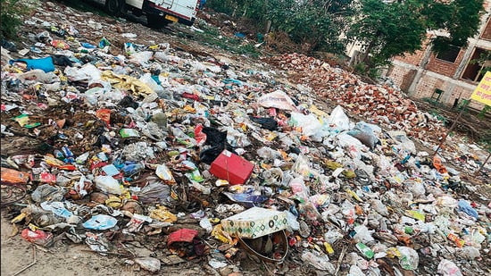 MCG believes the new model will help curb the rising number of complaints over poor sanitation, as well as help the civic body avoid situations that arise when private contractors go on strike. (HT Photo)