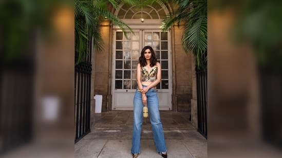 Diana Penty's top features a plunging sweetheart neckline with intricate sequins and beads work all over.(Instagram/@dianapenty)