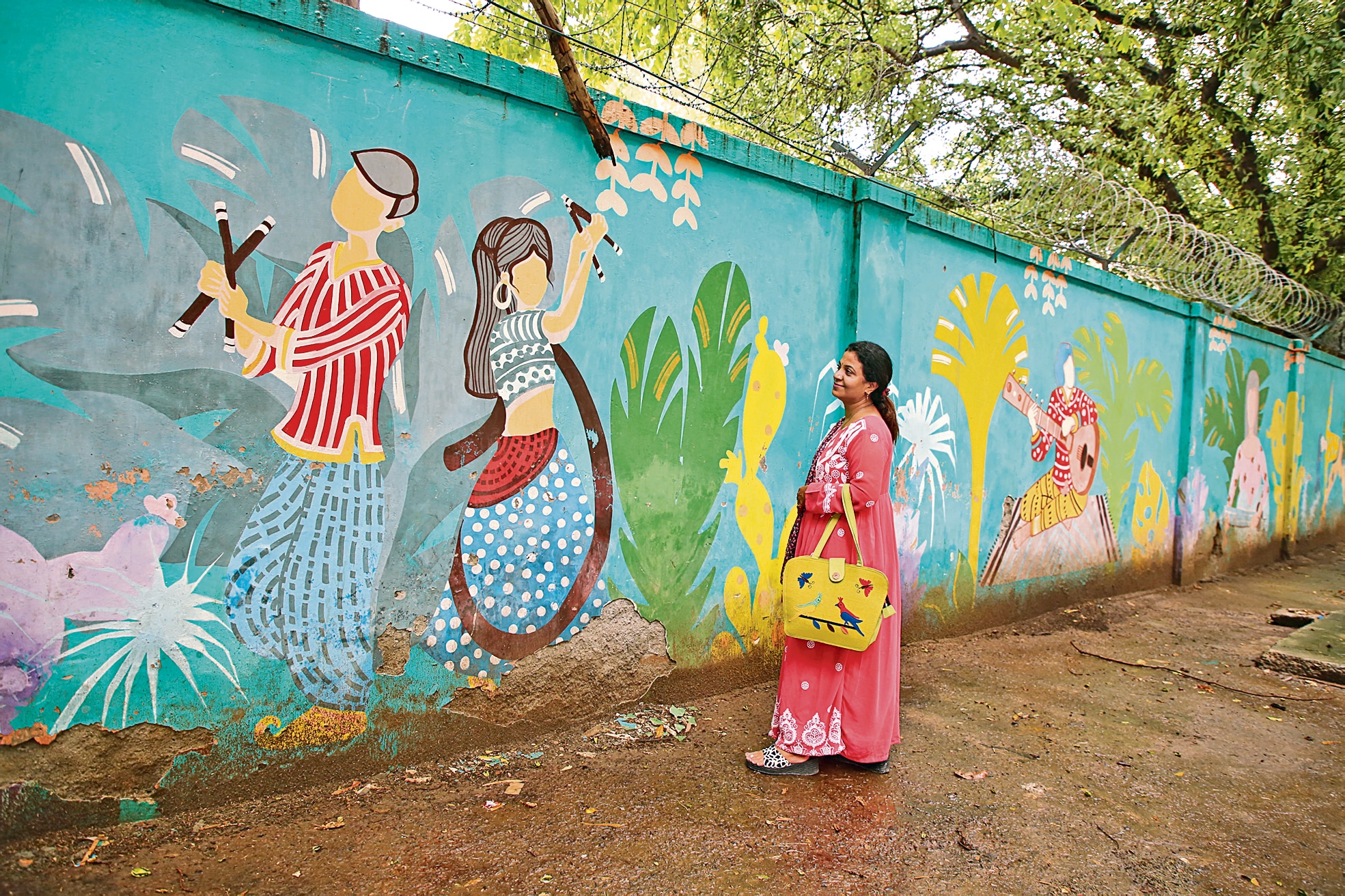 At Diwan Chand Arya Senior Secondary School, in Lodhi Road, the graffiti on its boundary wall includes some folk and classical art forms. (Photo: Raajessh Kashyap/HT) At Diwan Chand Arya Senior Secondary School, in Lodhi Road, the graffiti on its boundary wall includes some folk and classical art forms. (Photo: Raajessh Kashyap/HT)