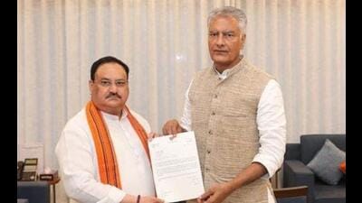 BJP national chief JP Nadda (left) handing over the appointment letter of Punjab party chief to Sunil Jakhar in New Delhi on Tuesday. (HTfile photo) BJP national chief JP Nadda (left) handing over the appointment letter of Punjab party chief to Sunil Jakhar in New Delhi on Tuesday. (HTfile photo)