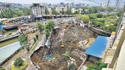Mumbai, India - July 05, 2023 : Landslide in Rahul Nagar, Nr Vasantdada patil Engg College, Eastern express highway, Chunabhatti (E), As informed by MFB while piling work of Raunak group construction about 25ft of land slide thereby around 8-10 two wheelers and 4-5 four wheelers are trapped under debris. Area is evacuated, in Mumbai, India, on Wednesday, July 05, 2023. (Photo by Vijay Bate/HT Photo) Mumbai, India - July 05, 2023 : Landslide in Rahul Nagar, Nr Vasantdada patil Engg College, Eastern express highway, Chunabhatti (E), As informed by MFB while piling work of Raunak group construction about 25ft of land slide thereby around 8-10 two wheelers and 4-5 four wheelers are trapped under debris. Area is evacuated, in Mumbai, India, on Wednesday, July 05, 2023. (Photo by Vijay Bate/HT Photo)