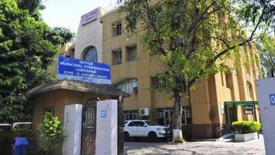 Residents who submit the best entries and win the photography competition will be felicitated with certificates of appreciation by the municipal corporation. (HT Photo) Residents who submit the best entries and win the photography competition will be felicitated with certificates of appreciation by the municipal corporation. (HT Photo)