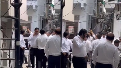 Two groups of lawyers shot in the air outside Tis Hazari court premises. Two groups of lawyers shot in the air outside Tis Hazari court premises.