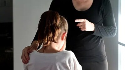 When the child tries to refuse with us, we should take a step back and try to understand their perspective, instead of trying to have the upper hand in the relationship. (Unsplash) When the child tries to refuse with us, we should take a step back and try to understand their perspective, instead of trying to have the upper hand in the relationship. (Unsplash)