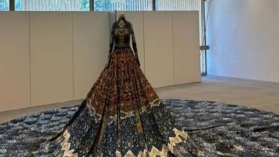Iran holds fashion show with headless mannequins (Twitter)