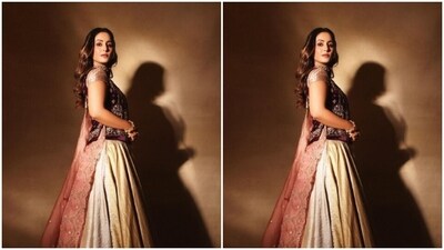 Assisted by makeup artist Sandhya Verma, Hina decked up in nude eyeshadow, black eyeliner, black kohl, mascara-laden eyelashes, drawn eyebrows, contoured cheeks and a shade of nude lipstick. (Instagram/@realhinakhan) Assisted by makeup artist Sandhya Verma, Hina decked up in nude eyeshadow, black eyeliner, black kohl, mascara-laden eyelashes, drawn eyebrows, contoured cheeks and a shade of nude lipstick. (Instagram/@realhinakhan)