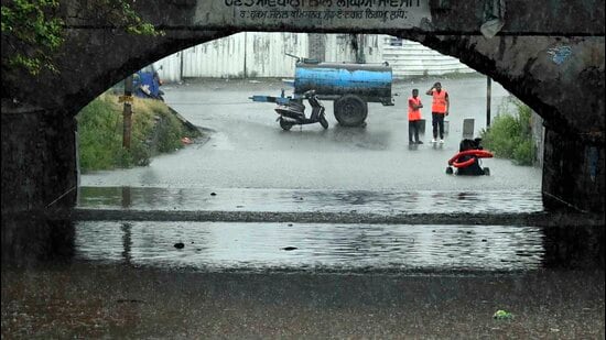 MC team repair the bank of Buddha Nullah which overflowed on the first rain of the monsoon in Ludhiana on Wednesday. (Gurpreet Singh/HT)