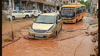 A potholed road in Zirakpur on Wednesday. (SANT ARORA/HT) A potholed road in Zirakpur on Wednesday. (SANT ARORA/HT)