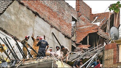 Fire department officers conduct rescue work at the under-construction building where the top two floors collapsed, in south Delhi’s Dakshinpuri. (Vipin Kumar/HT Photo) Fire department officers conduct rescue work at the under-construction building where the top two floors collapsed, in south Delhi’s Dakshinpuri. (Vipin Kumar/HT Photo)