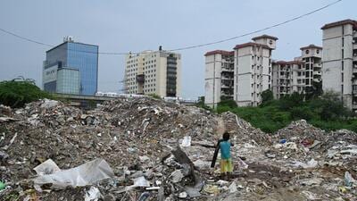 Garbage dumped along Gurgaon-Faridabad Road. (Parveen Kumar/ HT) Garbage dumped along Gurgaon-Faridabad Road. (Parveen Kumar/ HT)