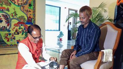 Madhya Pradesh chief minister Shivraj Singh Chouhan washes Dashmat Rawat’s feet, in Bhopal (Agencies) Madhya Pradesh chief minister Shivraj Singh Chouhan washes Dashmat Rawat’s feet, in Bhopal (Agencies)