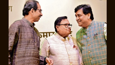 Mumbai: Shiv Sena (UBT) chief Uddhav Thackeray with Lokmat Media Group Chairman Vijay Darda and Ashok Chavan during the launch of book ‘Jawahar’ on the birth centenary of Jawaharlal Darda at Nehru Centre auditorium, Worli, in Mumbai, Thursday, July 6, 2023. Mumbai: Shiv Sena (UBT) chief Uddhav Thackeray with Lokmat Media Group Chairman Vijay Darda and Ashok Chavan during the launch of book ‘Jawahar’ on the birth centenary of Jawaharlal Darda at Nehru Centre auditorium, Worli, in Mumbai, Thursday, July 6, 2023.