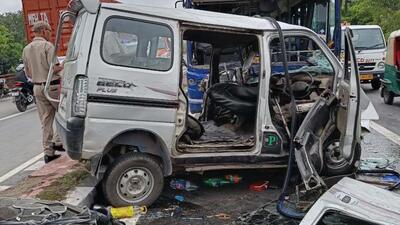 The accident where three people were killed and eight others injured on the flyover near Loni roundabout in northeast Delhi’s Jyoti Nagar on Thursday. (HT Photo) The accident where three people were killed and eight others injured on the flyover near Loni roundabout in northeast Delhi’s Jyoti Nagar on Thursday. (HT Photo)