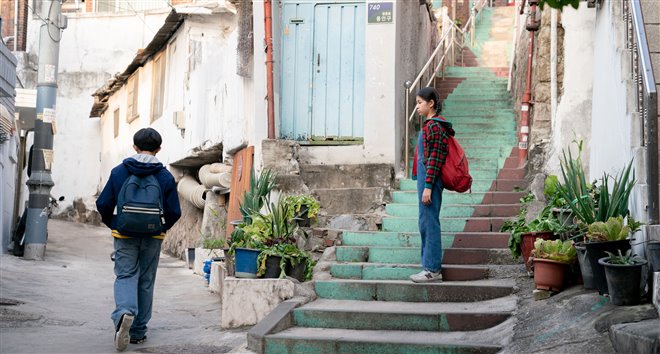 A still from Past Lives. Director Celine Song transplants into the film’s familiar milieu, her own identity and memory as an expatriate displaced from her culture and roots A still from Past Lives. Director Celine Song transplants into the film’s familiar milieu, her own identity and memory as an expatriate displaced from her culture and roots