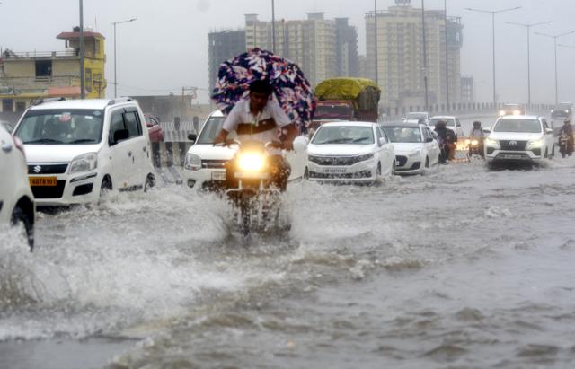 At the Delhi-Meerut expressway. Ghaziabad recorded 1mm rain on Thursday (Sakib Ali/HT Photo) At the Delhi-Meerut expressway. Ghaziabad recorded 1mm rain on Thursday (Sakib Ali/HT Photo)