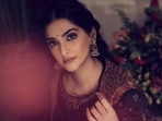 Sonam Kapoor will watch Wimbledon finals in London now. Sonam Kapoor will watch Wimbledon finals in London now.