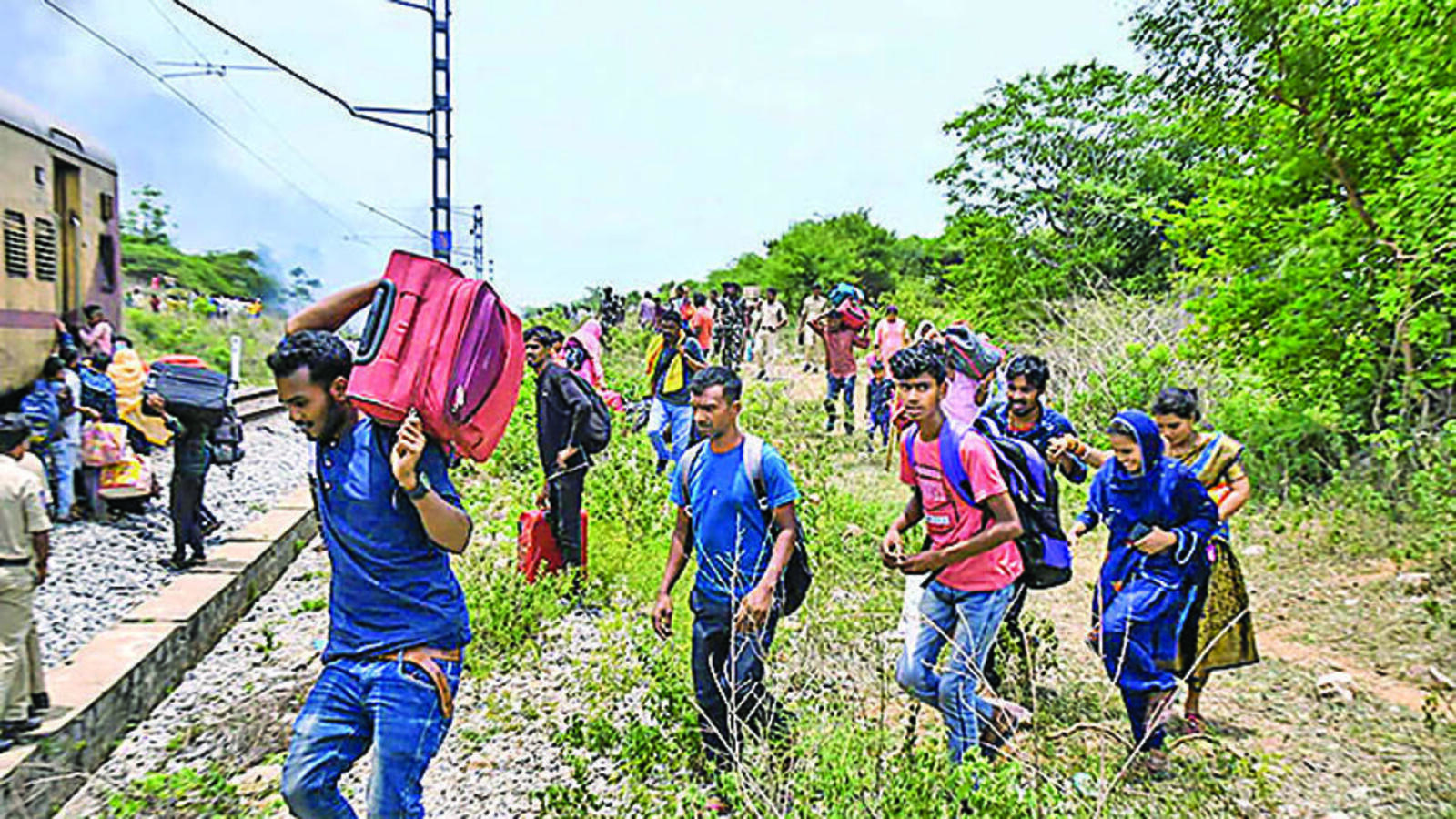 Narrow escape for passengers, cause of fire unclear in Falaknuma Express - Vimarsana News